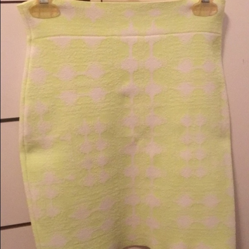 BCBG White & yellow tight skirt